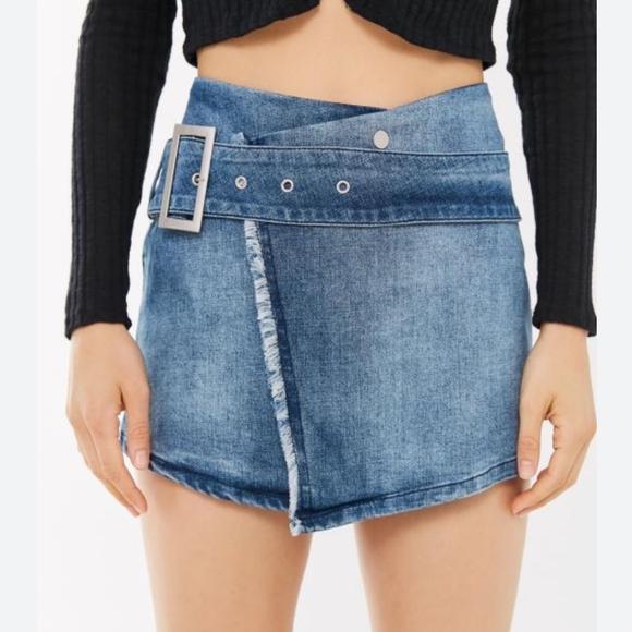 👍I.AM.GIA Ezra low waisted belt buckle jean denim mini skirt size S US - Picture 1 of 5